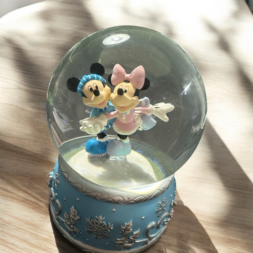 Disney Showcase Precious Moments 131704 "Vivaldi's Winter" Tune Snow‎ Globe